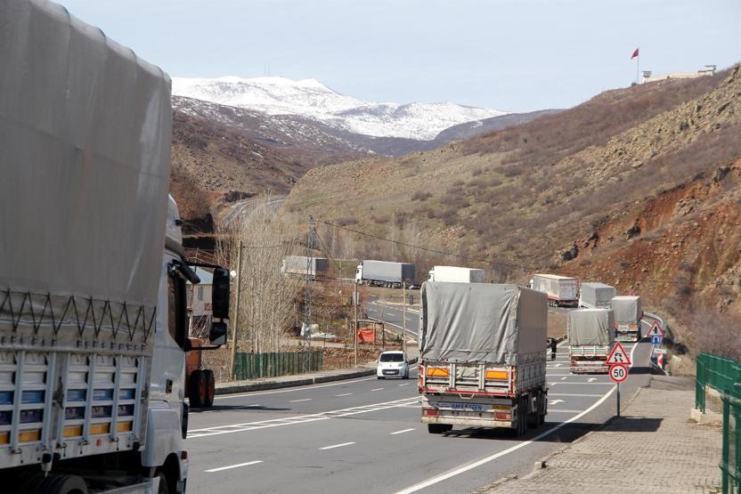 Bingölde köylülerin ölüm yolu isyanı