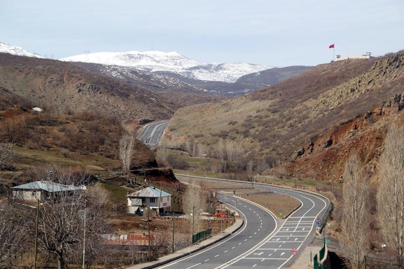 Bingölde köylülerin ölüm yolu isyanı