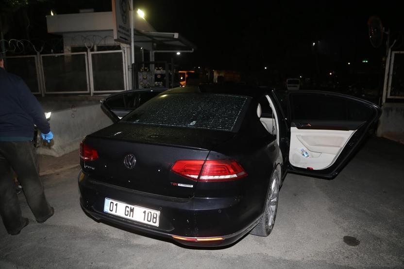 Yaralı halde araba kullanıp polise sığındı