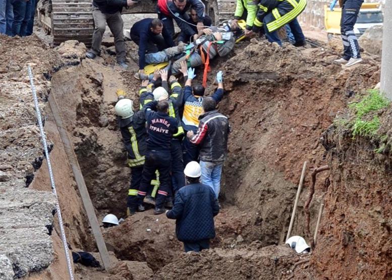 Göçük altında kalan işçi ağır yaralandı