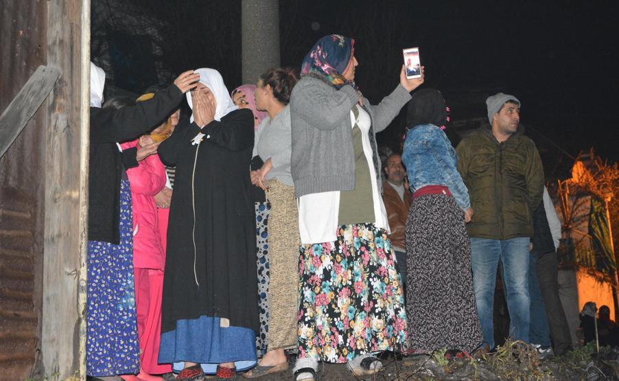 Sobayı yakmak isterken kibriti düşürdü, iki ev kül oldu