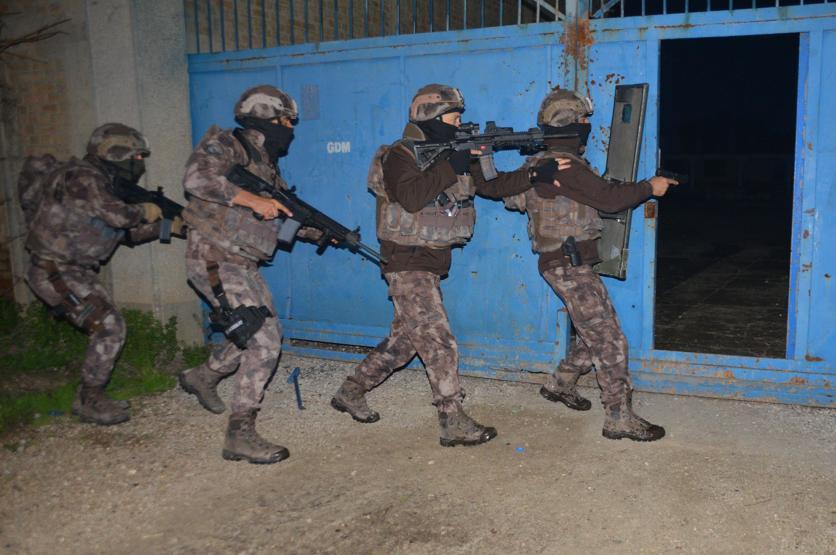 Adanada çeteye Ova operasyonu: Polis işçi kılığında tarlada çalıştı