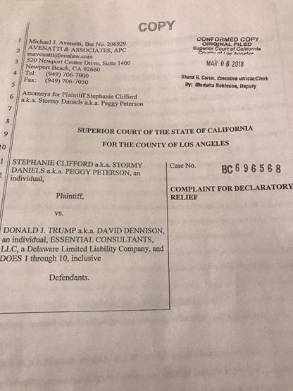 Porno yıldızı Trumpa dava açmaya hazırlanıyor