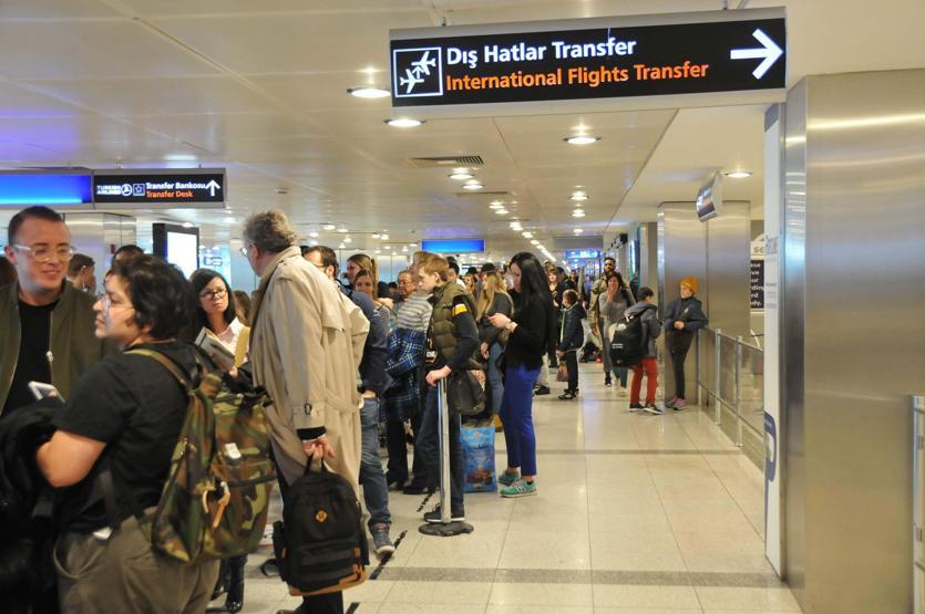 Son dakika... PolNet çöktü, pasaport kuyruğu oluştu