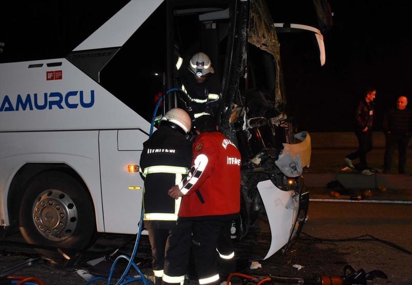 Kırıkkalede yolcu otobüsüyle TIR çarpıştı: 1 ölü, 1 yaralı
