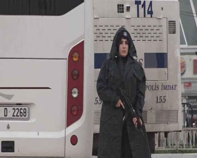 Polis Taksim ve İstiklali kapattı
