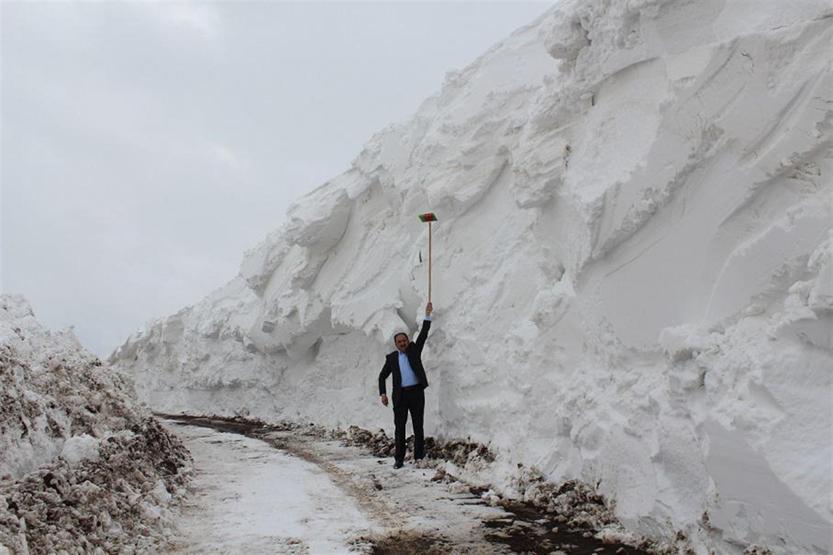 Kar kalınlığı 3 metre oldu, yol 5 günde açılabildi