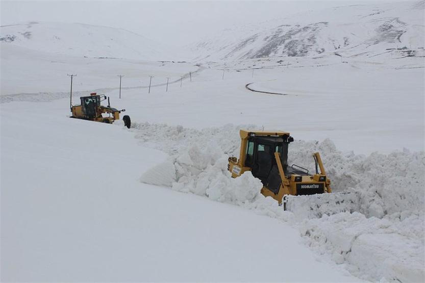 Kar kalınlığı 3 metre oldu, yol 5 günde açılabildi