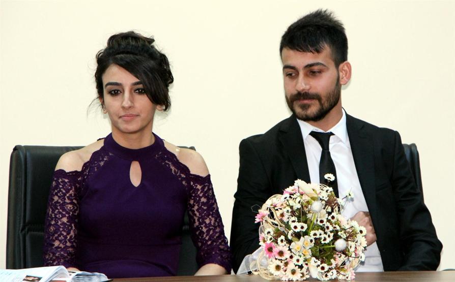 Polis ile öğretmenin düğününde, TOMA gelin arabası oldu