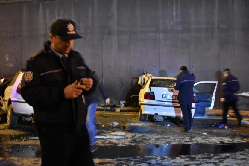 Alkollü sürücü zincirleme kazaya yol açtı: 3ü polis 7 kişi yaralandı