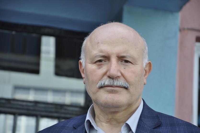 Çocuğunu uyaran öğretmene okul bahçesinde tekme tokat saldırdı