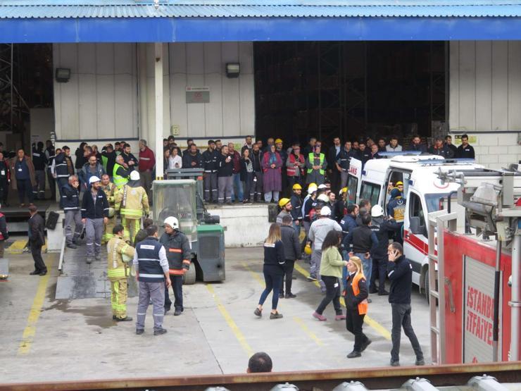 Son dakika...Tuzlada antrepoda raflar işçilerin üzerine devrildi