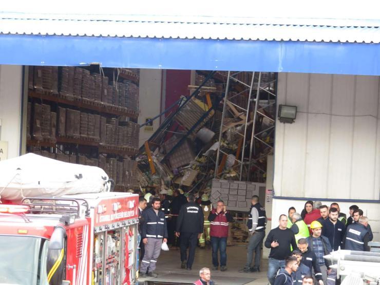 Son dakika...Tuzlada antrepoda raflar işçilerin üzerine devrildi