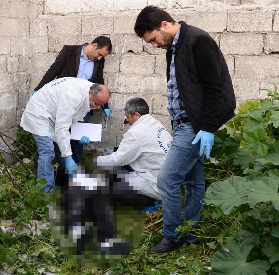 Adanada korkunç olay... Taşlanarak öldürüldü, avuçlarından 4 bin TL çıktı