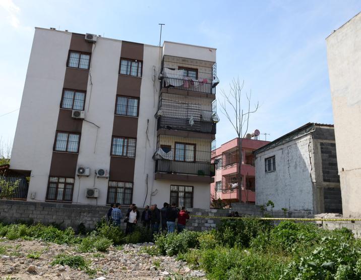 Adanada korkunç olay... Taşlanarak öldürüldü, avuçlarından 4 bin TL çıktı