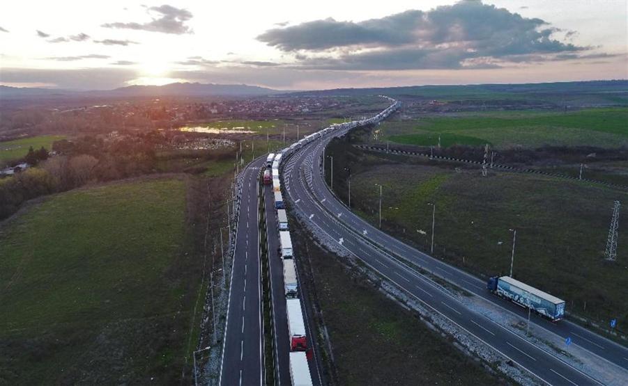 Kapıkulede TIR kuyrukları uzadı gitti: İşte havadan görüntüleri