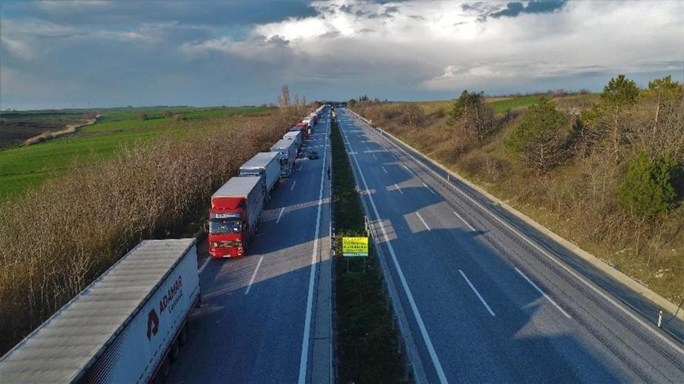 Kapıkulede TIR kuyrukları uzadı gitti: İşte havadan görüntüleri