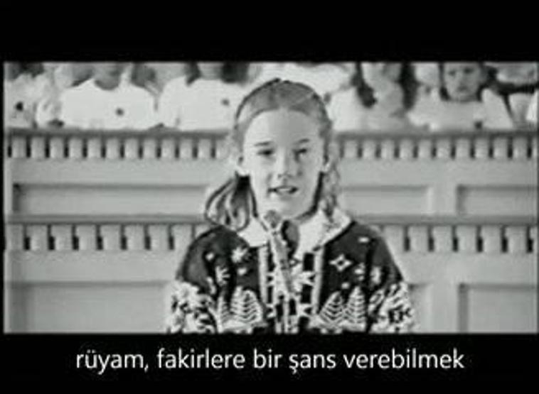 15 yıl oldu... Buldozerlerin önünde duran kadın