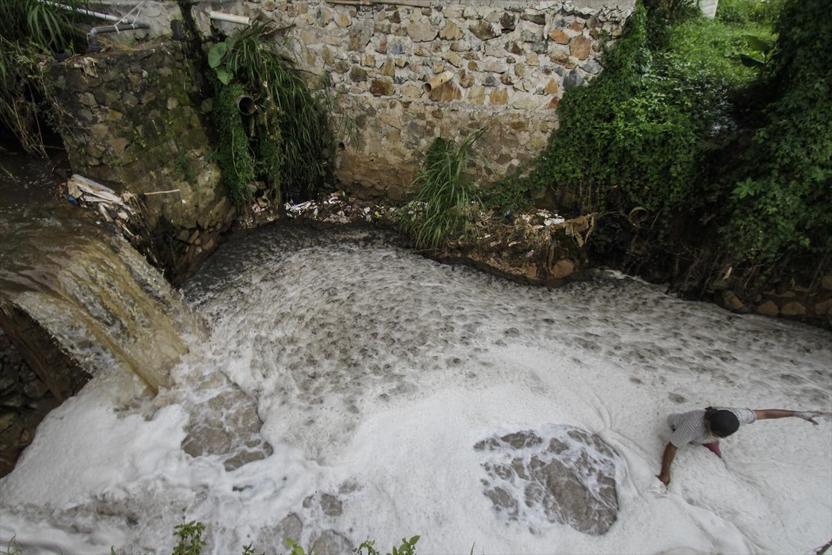 Endonezyadaki Citarum Nehri tehlike altında