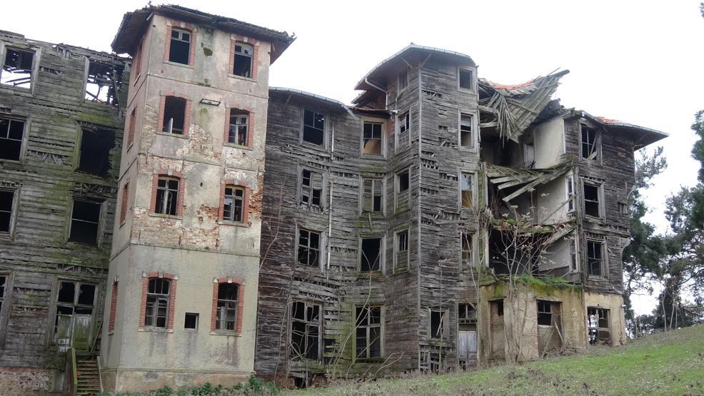 Büyükadadaki eski Rum Yetimhanesi tehlike altındaki 7 kültürel miras arasında
