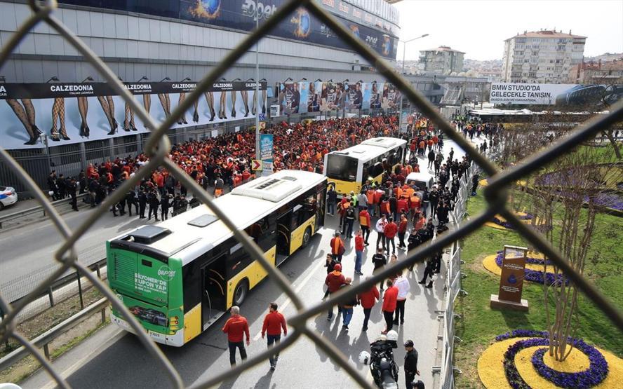 Kadıköyde taraftara kötü sürpriz
