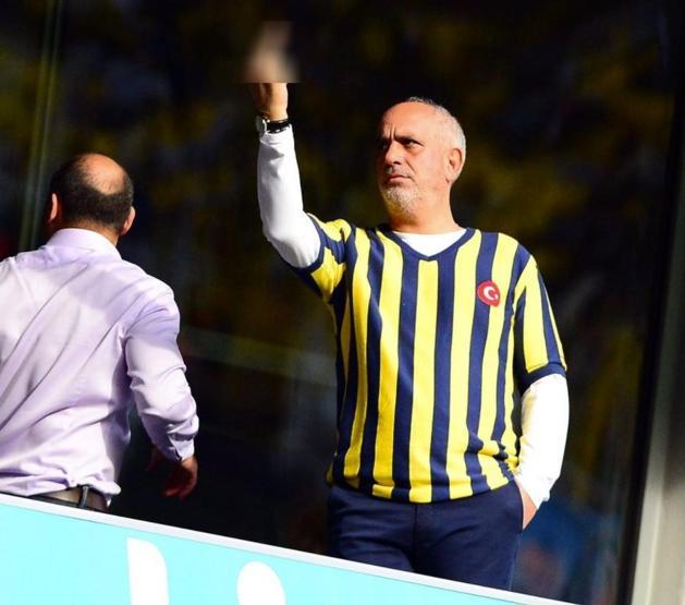 Fenerbahçeli yöneticiden tepki çeken hareket