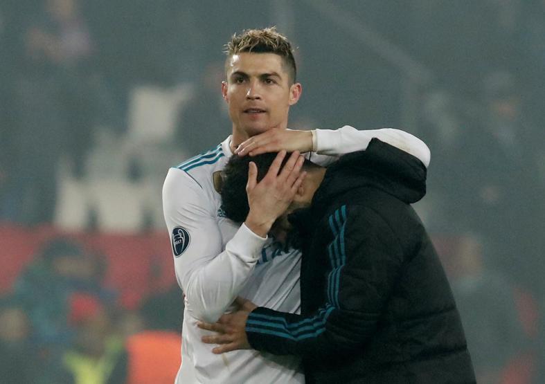 Cristiano Ronaldo boş çeki imzalayıp verdi