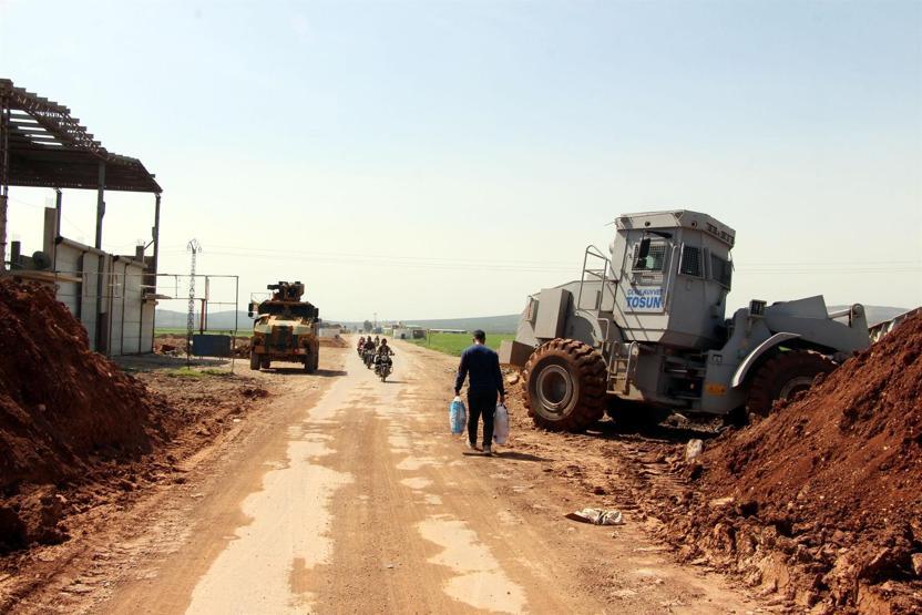 Siviller Türk askerlerinin girdiği Afrin’e dönmeye başladı