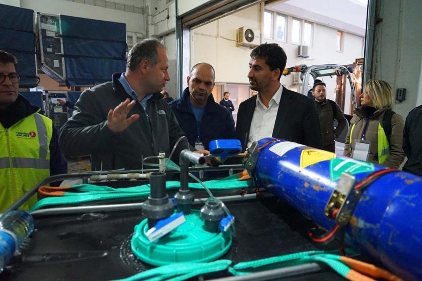 100 ton canlı balığı İzmirden Ummana uçakla taşıdılar