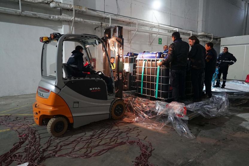 100 ton canlı balığı İzmirden Ummana uçakla taşıdılar