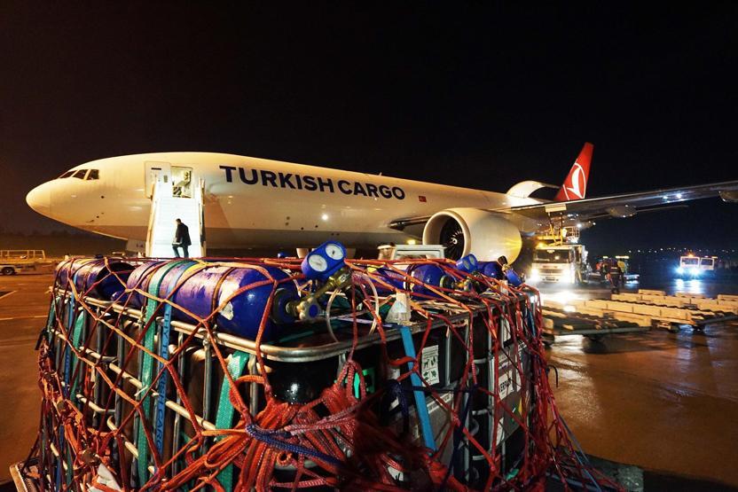 100 ton canlı balığı İzmirden Ummana uçakla taşıdılar