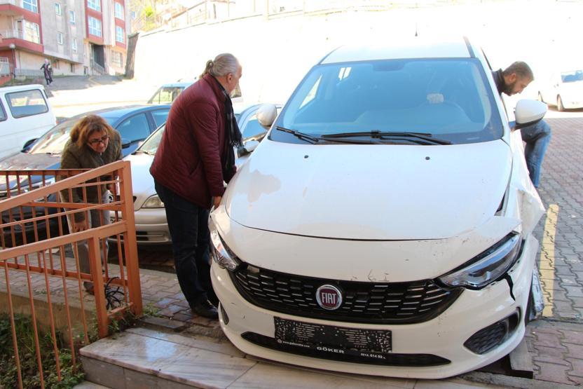 Bir anlık dalgınlıkla oldu: Vites hatası yaptı şok geçirdi
