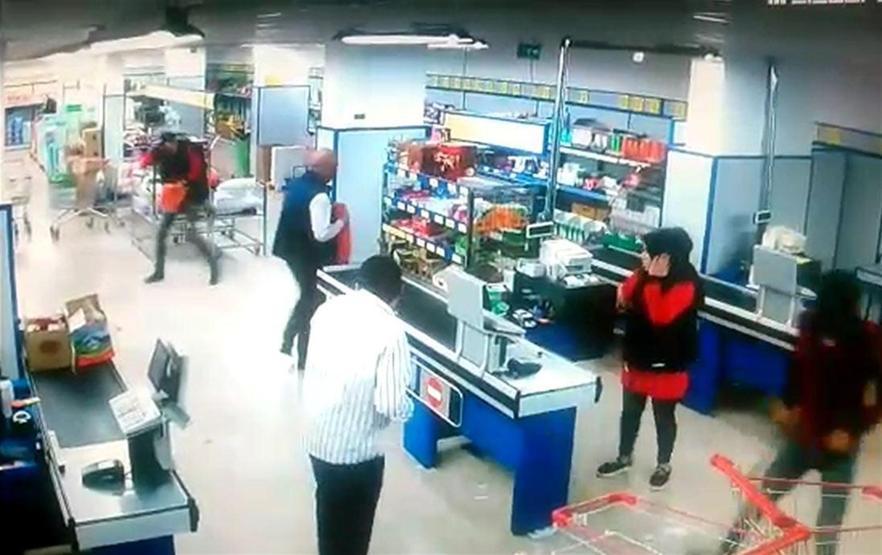 Pompalı tüfek ve palalı market soygunu kamerada