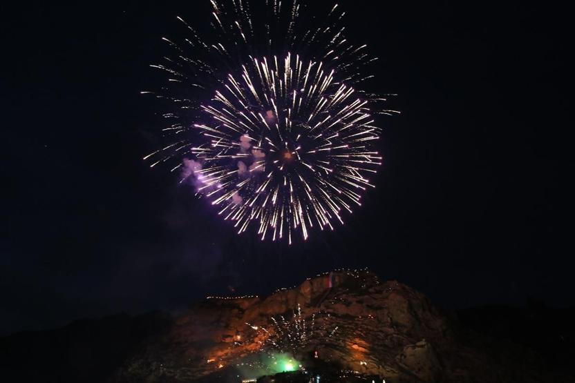 Iraktaki Nevruz kutlamalarında onlarca kişi Akre Tepesine çıktı