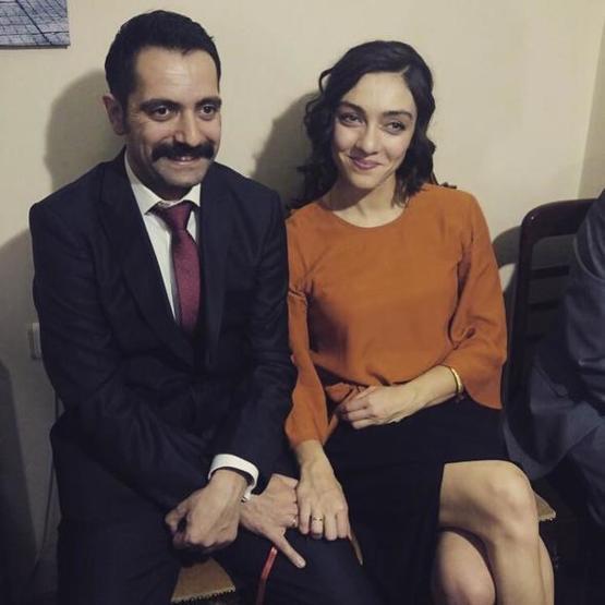 Merve Dizdar nişanlandı