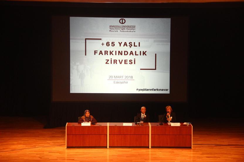 Hür Kız 60 yaşında fenomen oldu