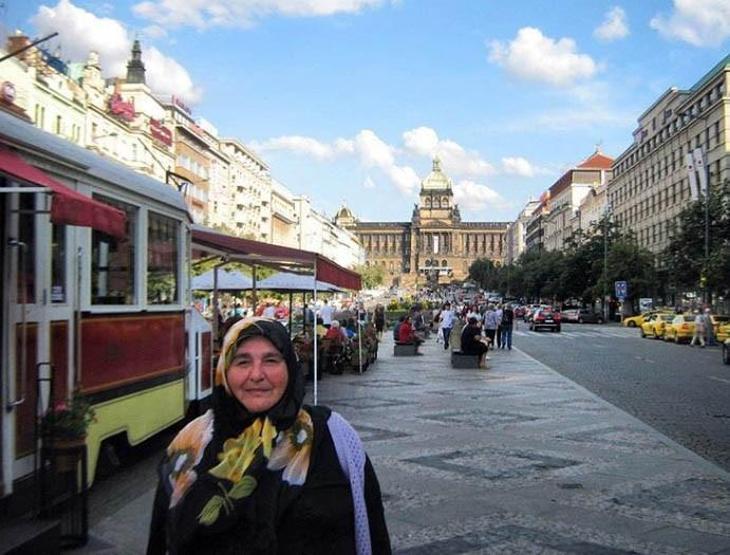 Hür Kız 60 yaşında fenomen oldu
