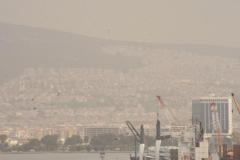 Gökten çamur yağdı...İstanbul, İzmir, Kocaeli ve Sakarya