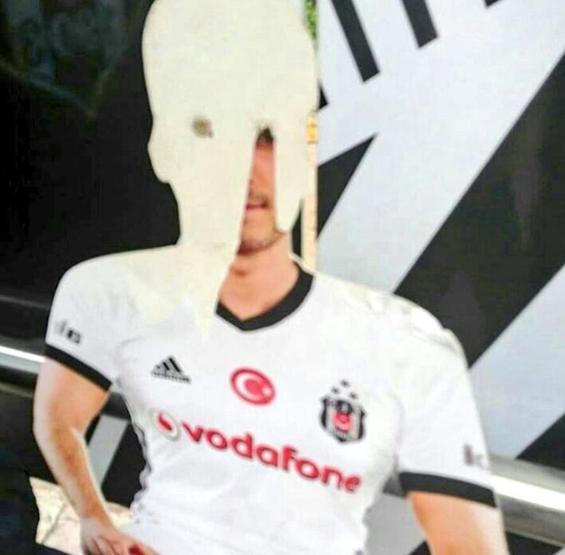 Beşiktaşın otobüs durağı tahrip edildi