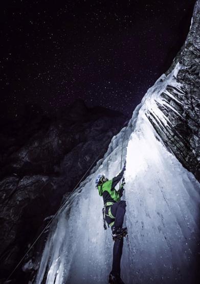 5 Instagram fenomeni Erzurumda donmuş şelaleye tırmandı