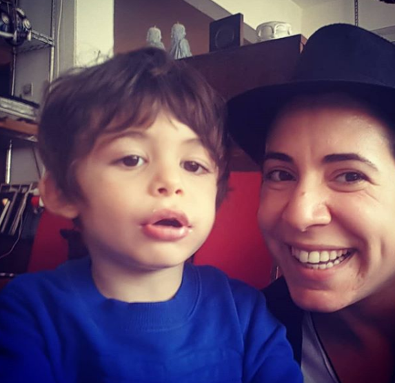 Eliz Sakuçoğlunun kardeşi cinsiyet değiştirdi