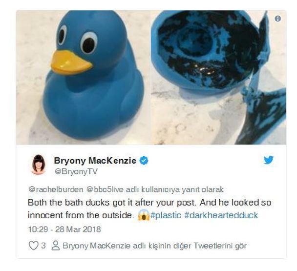 O banyo oyuncağına dikkat