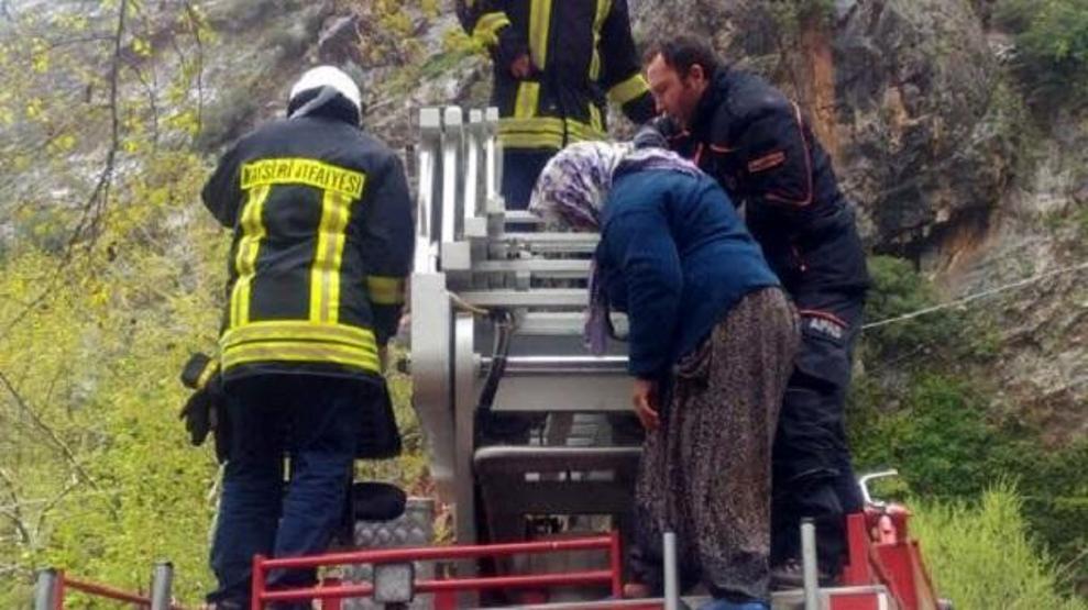 Selden mahsur kalan çift kurtarıldı