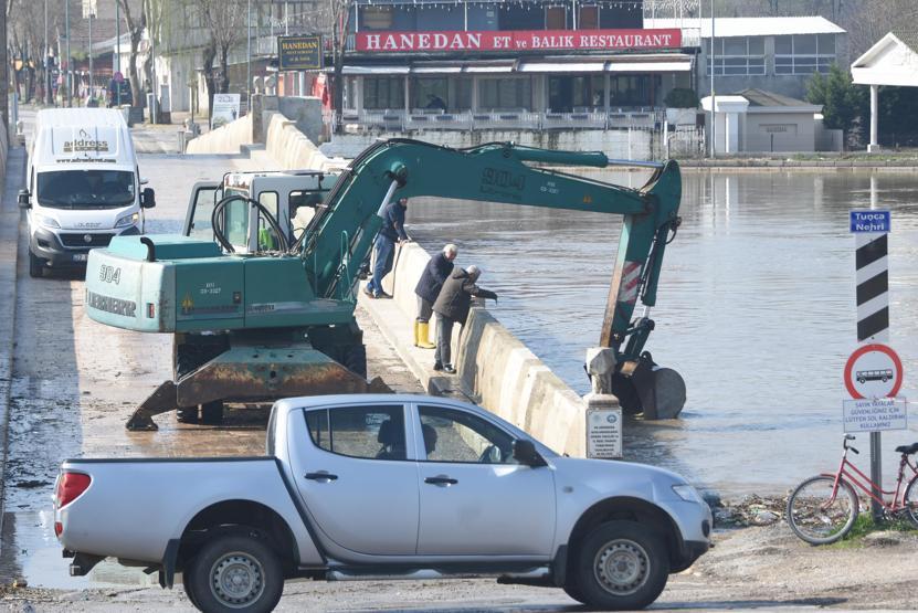 Edirneyi yağmur vurdu: Binlerce dönüm ekili arazi sular altında