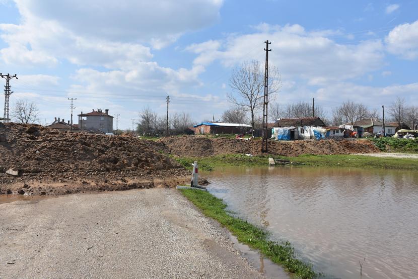 Edirneyi yağmur vurdu: Binlerce dönüm ekili arazi sular altında