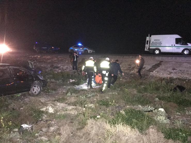 Karşı şeride geçip sarampole yuvarlandı: 1 ölü 2 yaralı
