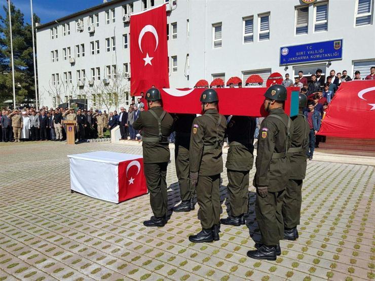 Şehit uzman çavuş damat salavatı ve zılgıtlarla uğurlandı