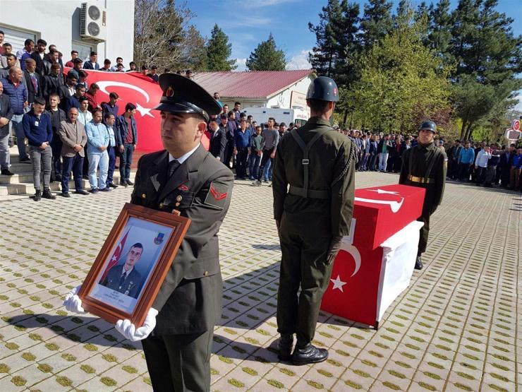 Şehit uzman çavuş damat salavatı ve zılgıtlarla uğurlandı