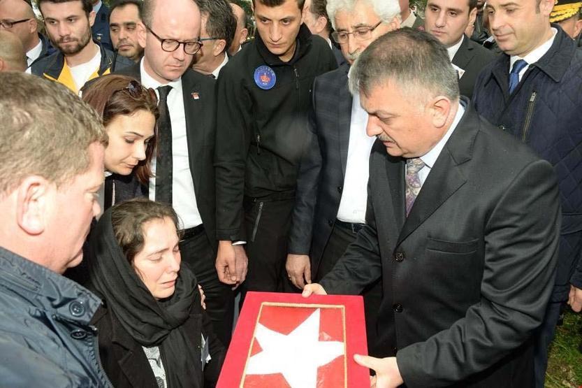 Şehit uzman çavuşlar gözyaşlarıyla uğurlandı