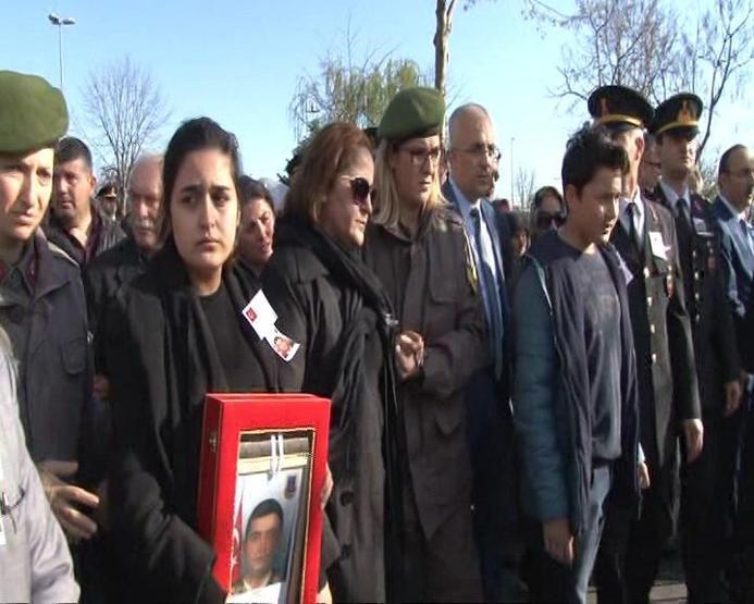 Şehit uzman çavuşlar gözyaşlarıyla uğurlandı